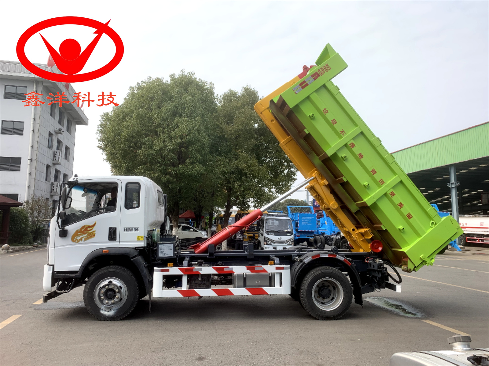 14噸重汽豪曼勾臂垃圾車(chē)
