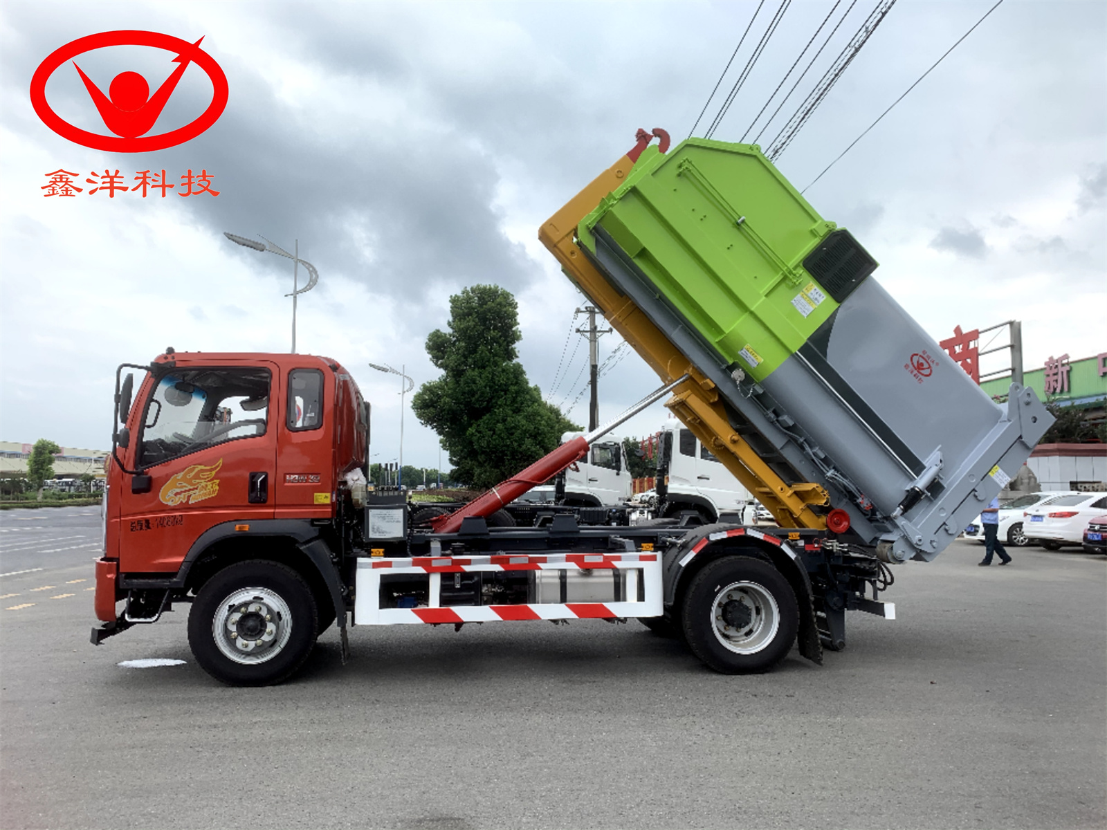 14噸重汽豪曼勾臂垃圾車(chē)