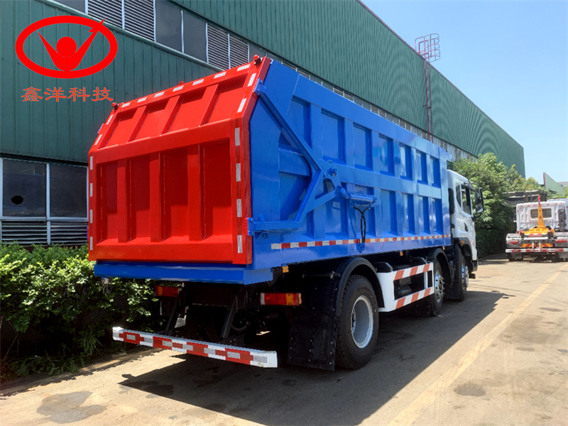 東風(fēng)華神前四后四廂式垃圾車(chē)