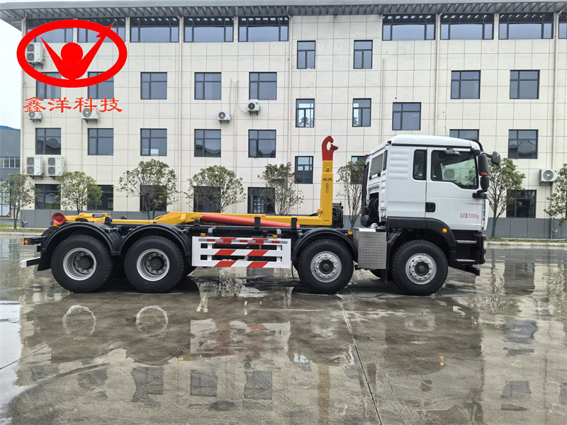 31噸重汽汕德卡前四后八勾臂垃圾車(chē)