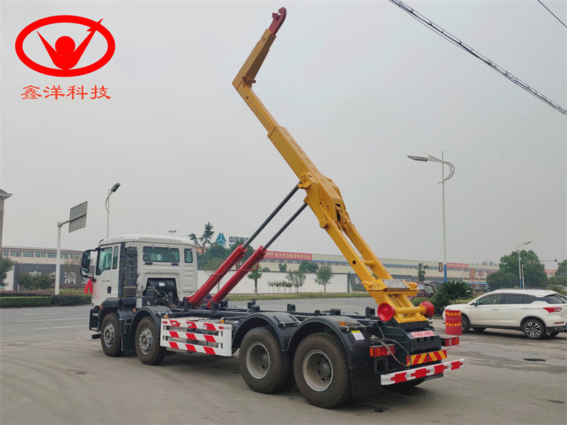 31噸重汽汕德卡前四后八勾臂垃圾車(chē)