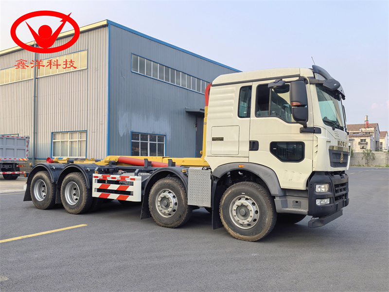 31噸重汽豪沃前四后八自卸垃圾車(chē)