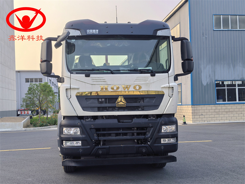 31噸重汽豪沃前四后八自卸垃圾車(chē)