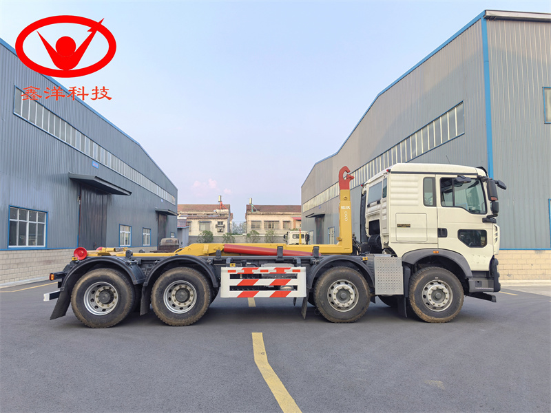31噸重汽豪沃前四后八自卸垃圾車(chē)