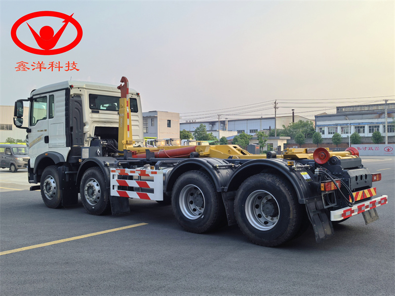 31噸重汽豪沃前四后八自卸垃圾車(chē)